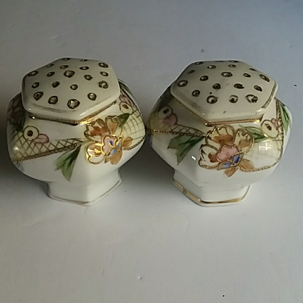Vintage Nippon shaker set